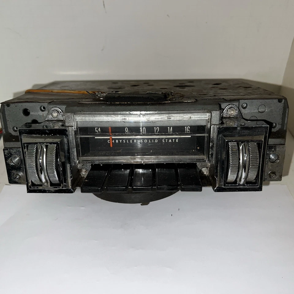 1968 1969 Plymouth GTX Satellite Road Runner original AM Radio 68 69 - Image 2 of 4