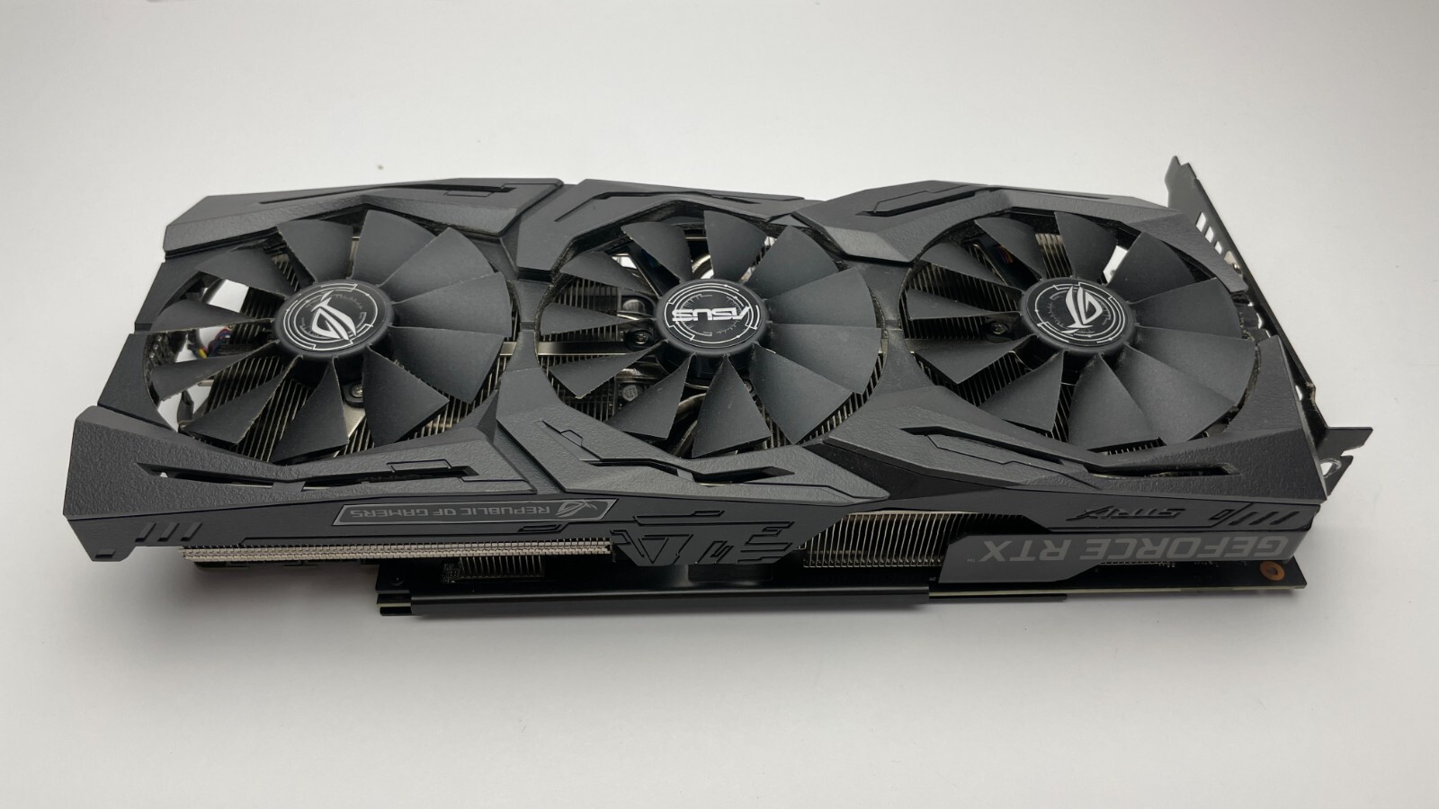 Asus GeForce RTX 2060 ROG Strix Gaming OC 2xHDMI 2xDP 6GB - Hitta