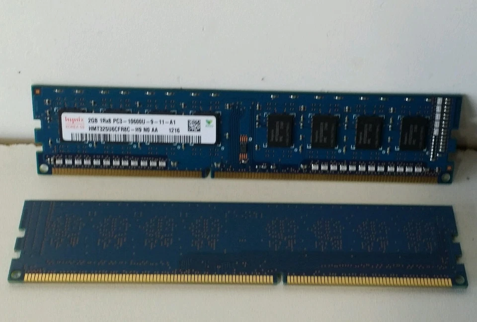 Hynix 4GB 2x2GB PC3-10600U DDR3 Desktop Memory RAM HMT325U6CFR8C-H9 - Image 2 of 3