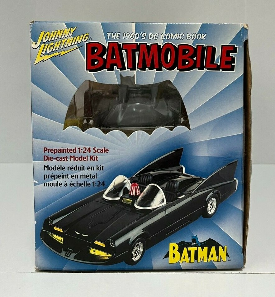 Johnny Lightning 1960's Classic Comics BATMOBILE 1:24 Scale