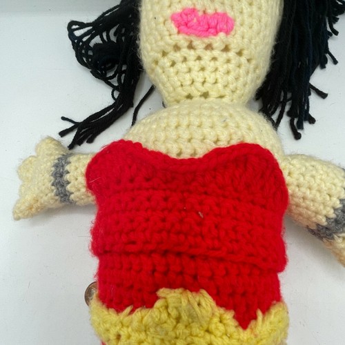 Handgefertigte gehäkelte Wonder Woman Puppe Superheld Primitive Folk Cottagecore - Bild 3 von 10