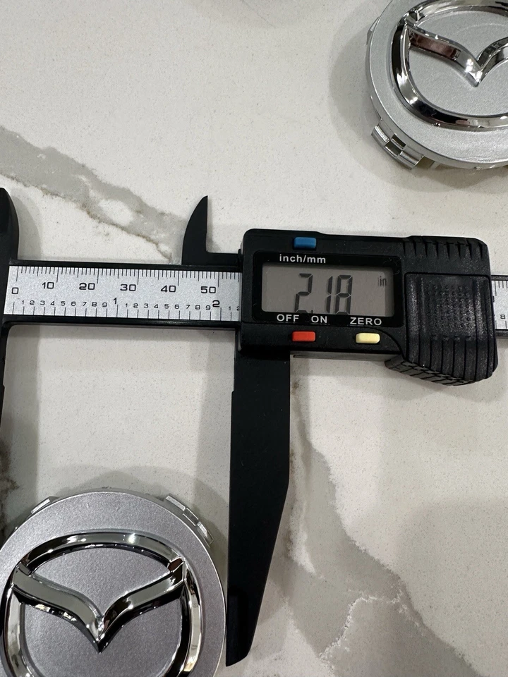 (4 X) Tapacubos centrales de rueda plateados MAZDA 56 mm Mazda 3/5/6, RX 8, Miata, CX-3/5/7/9 Foto 3 de 3