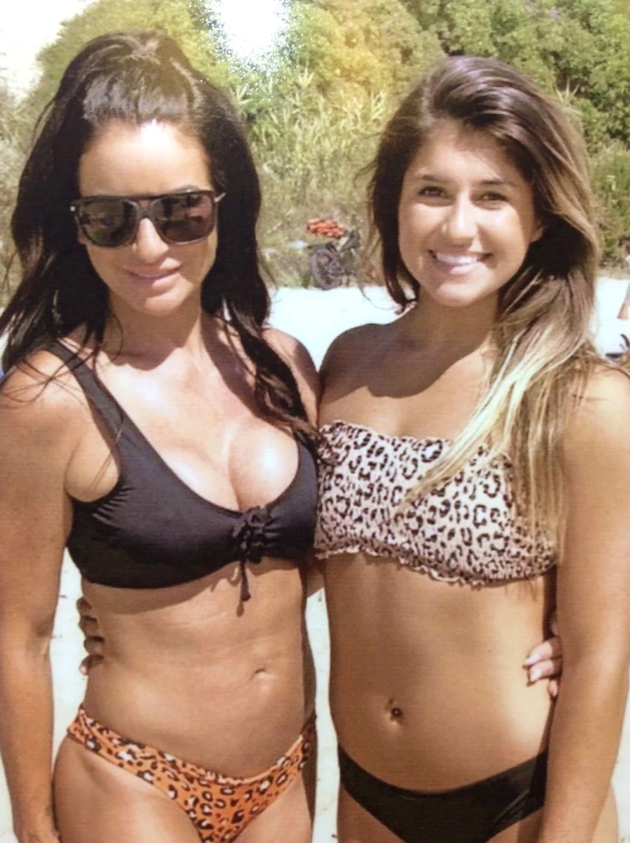 HAILIE & MARISSA DEEGAN 2020 AT THE BEACH 8X10 COLOR PHOTO IN MINT  CONDITION | eBay