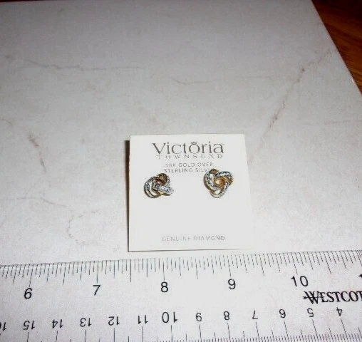 Victoria Townsend Sterling Silver Gold Plated Diamond Accent Knot Stud Earrings Foto 2 de 4