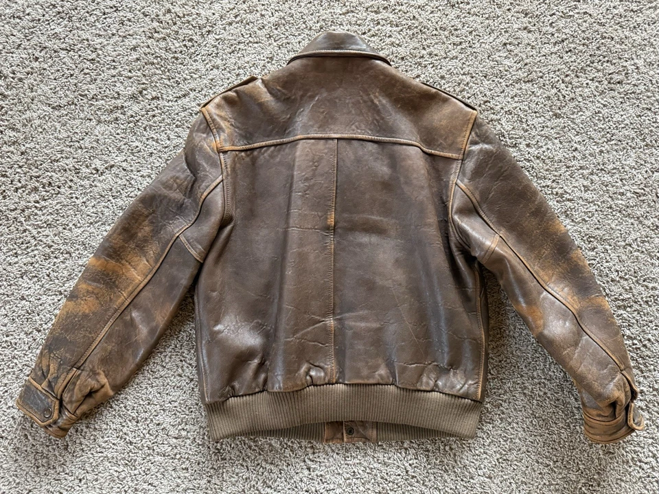 Chaqueta de bombardero de combate de cuero envejecido forrada marrón suave de colección Remy para hombre 40 Foto 2 de 4