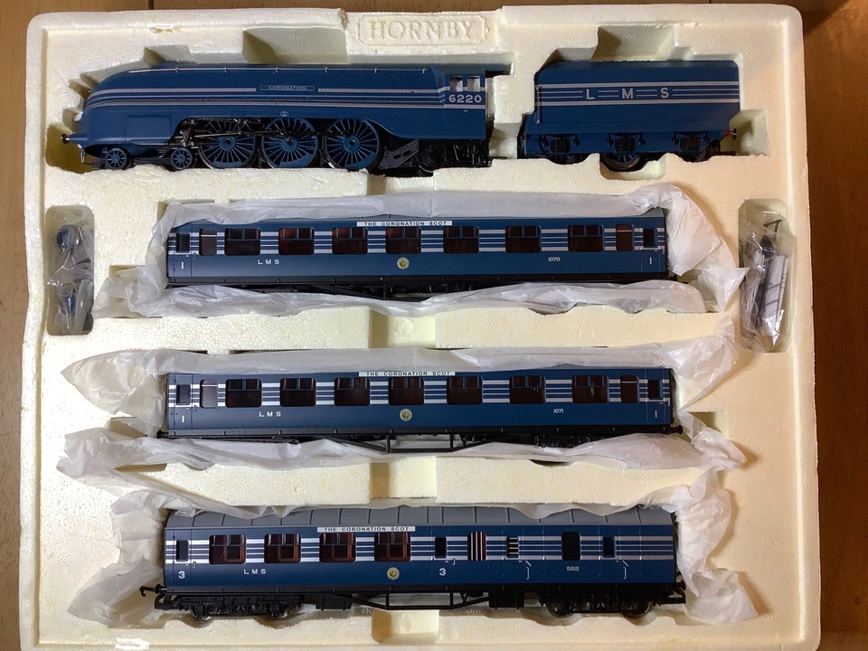 Hornby L/Edition R3092 LMS Coronation Scot Train Pack with 6220 Coronation - Image 2 of 4