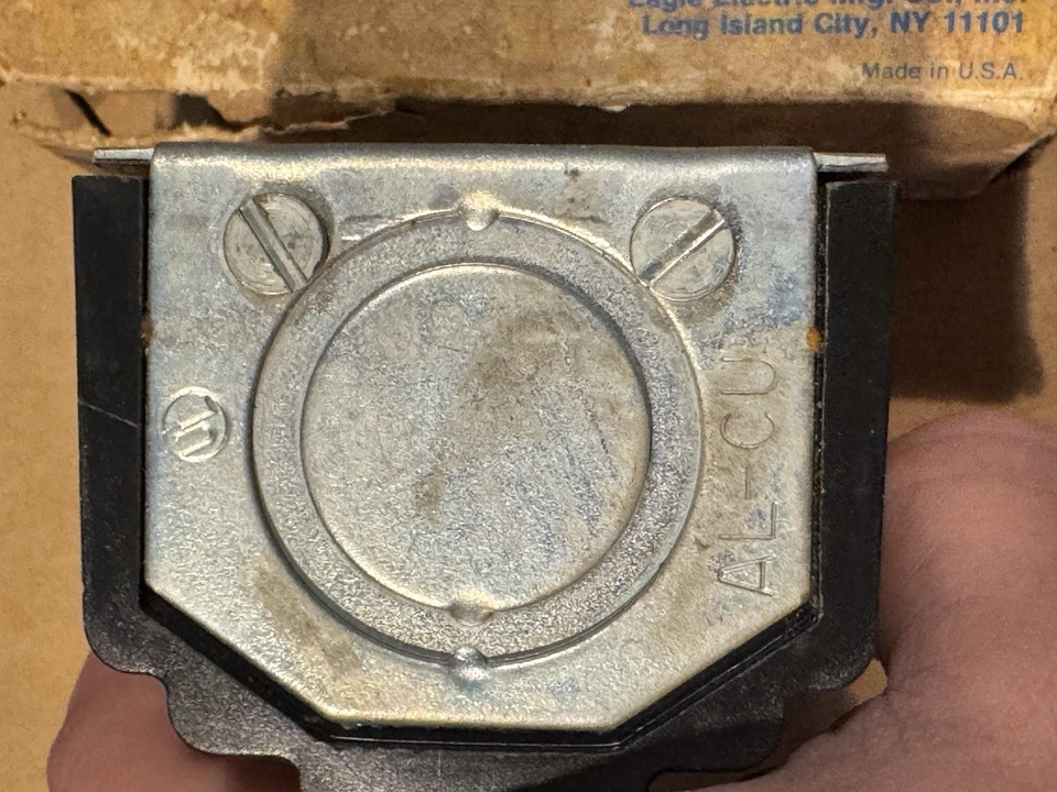 Salida de receptáculo Eagle 50A 125/250V de alta resistencia vintage con caja estilo baquelita Foto 3 de 4