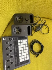 Novation Circuit Tracks MIDI USB Rechargeable Groovebox w/extras