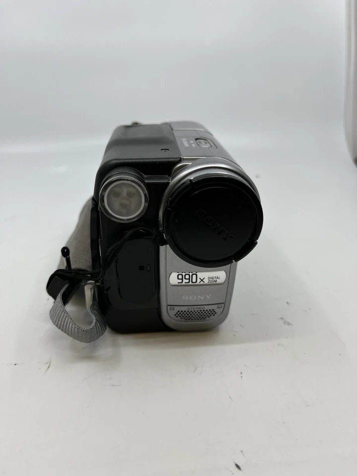 Sony Handycam DCR-TRV480 Digital-8 Camcorder 990x (No Batteries) - Image 2 of 4