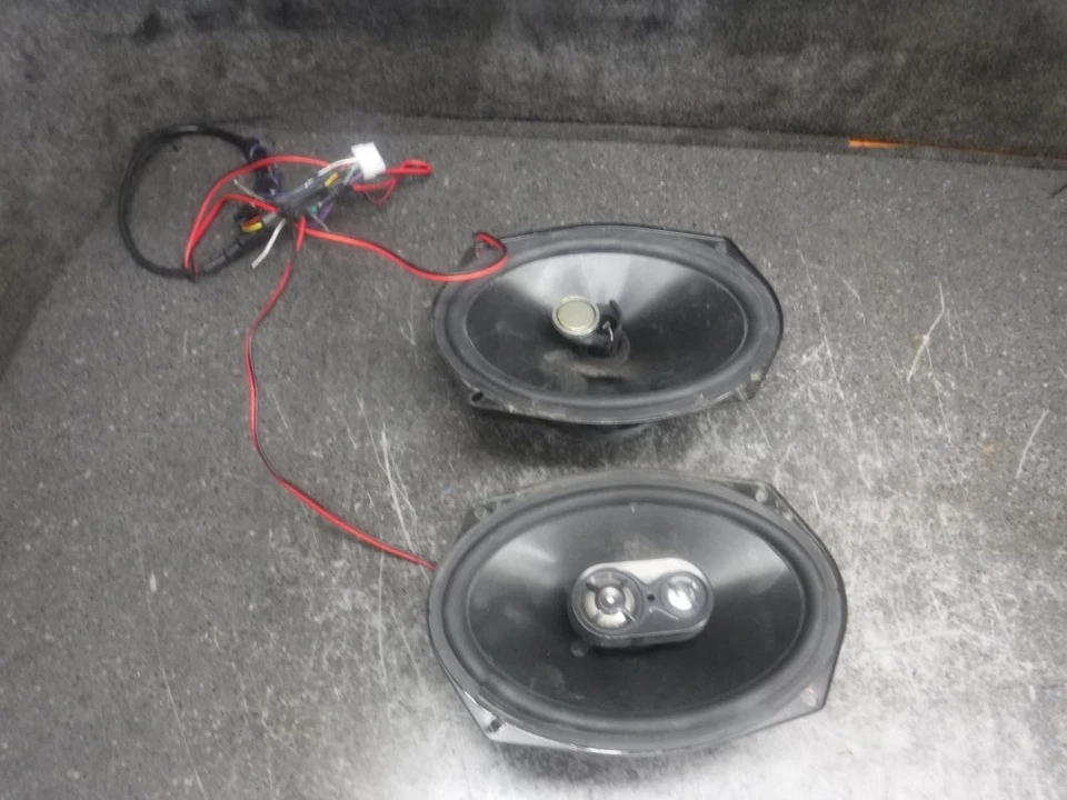 00 Altavoces Suzuki Intruder 1500 VL1500 83H Foto 3 de 3