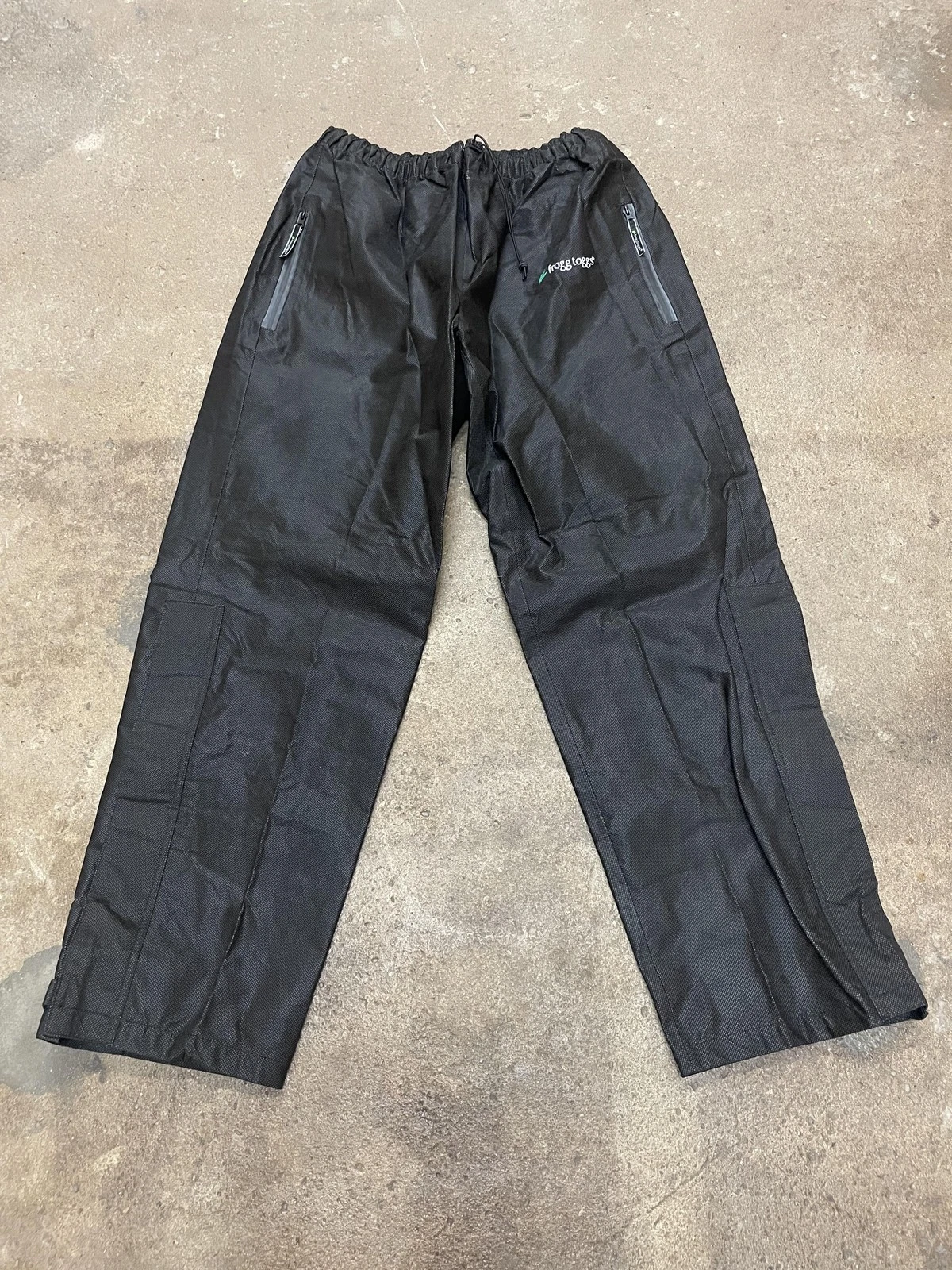 Frogg Toggs Pants Mens XL Waterproof Rain Zip Pockets Zippered Legs PS83172-01