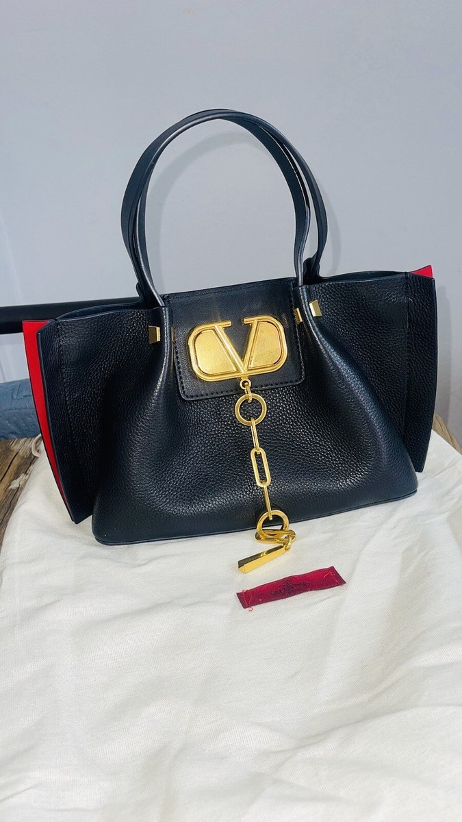 ショルダーバッグ・ポシェット Valentino Garavani MINI BAG ESCAPE Valentino Black Pebbled Leather V-Logo Escape Small