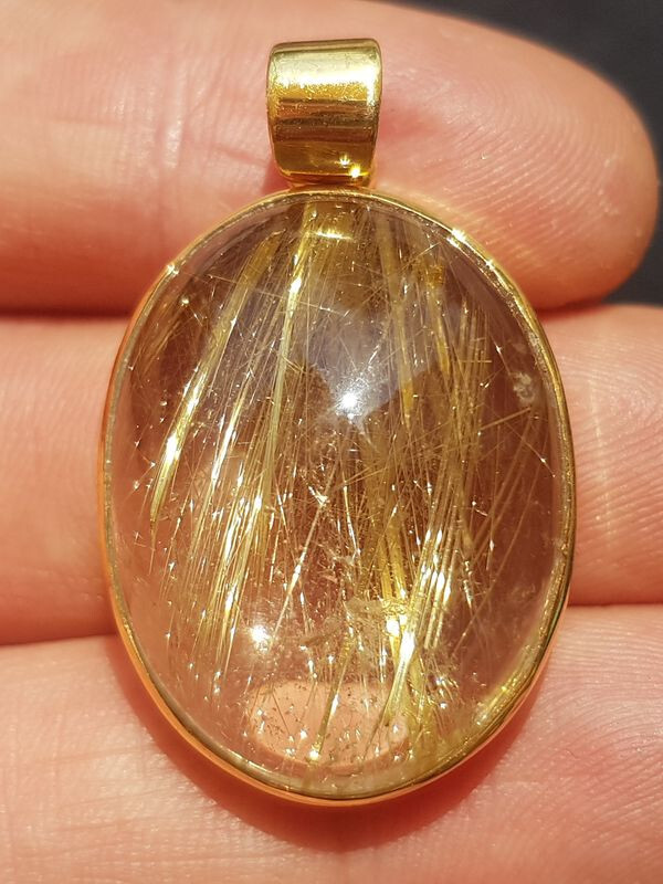 Pendentif quartz rutilé rare, le cadeau idéal pour femme