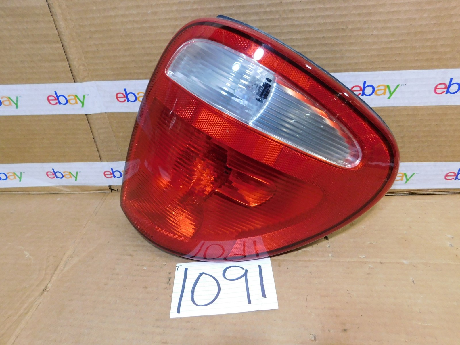 01 02 03 Dodge Caravan PASSENGER Side Tail Light Used Rear Lamp #1091-T