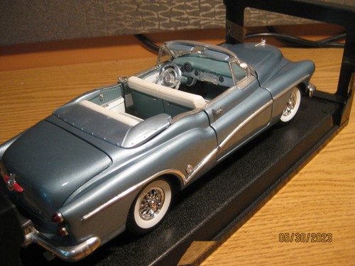 1/18 1953 BUICK SKYLARK CONVERTIBLE , L. METALLIC BLUE BY MOTOR WORKS #73129 - Picture 8 of 22