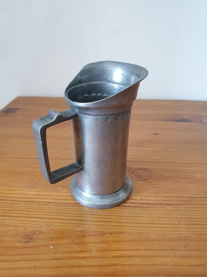 Ancienne mesure un décilitre en étain plusieurs poinçons et marquages 6x11 cm - Photo 3/4