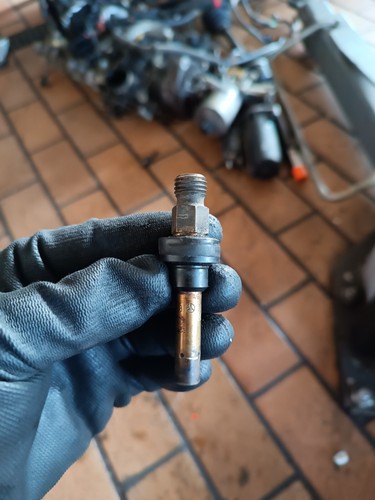 Mercedes-Benz W124 W201 M102 Einspritzdüse Einspritzventil Bosch 0437502047