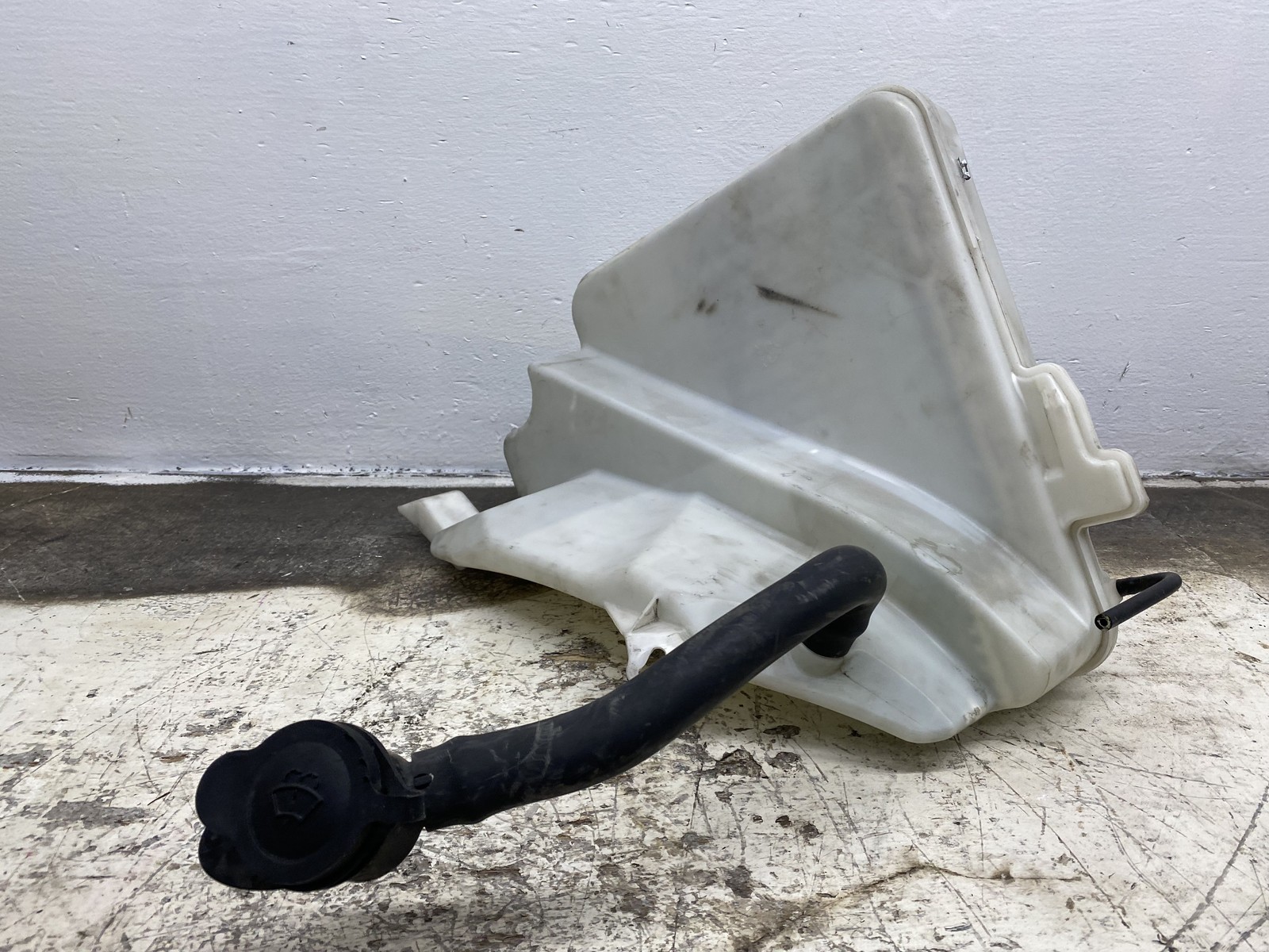 2010-2020 BENTLEY MULSANNE OEM WINDSHIELD WASHER BOTTLE FLUID TANK RESERVOIR