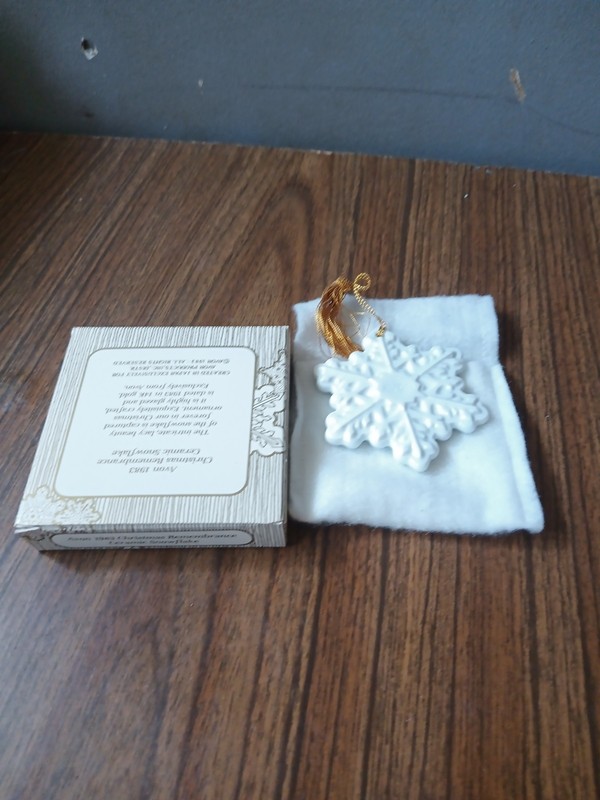 AVON Vintage Christmas Ornament 1983 Snow ❄️ Flake 