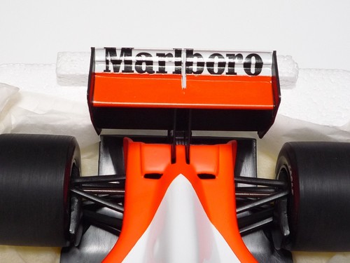 MINICHAMPS 1:18 McLAREN HONDA MP4/6 A. SENNA WORLD CHAMPION 1991 "Marlboro" - Imagen 8 de 10