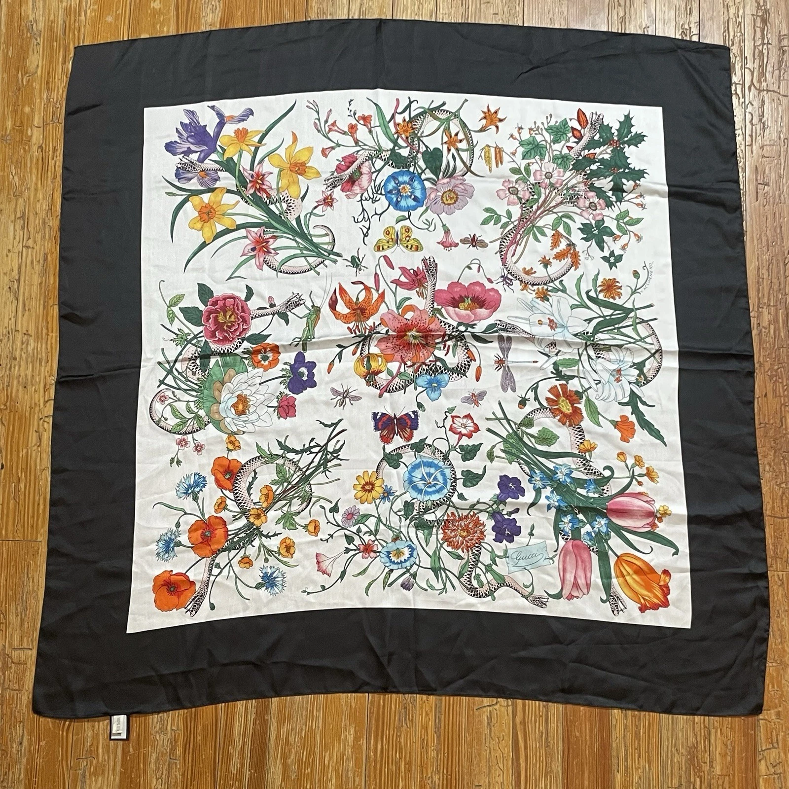 Gucci Scarf 100% Silk Floral Snake Insect Print Vittorio Accornero 34x34 As Is