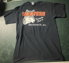 Vintage Brunswick NJ Hooters Tshirt - Men’s Médium