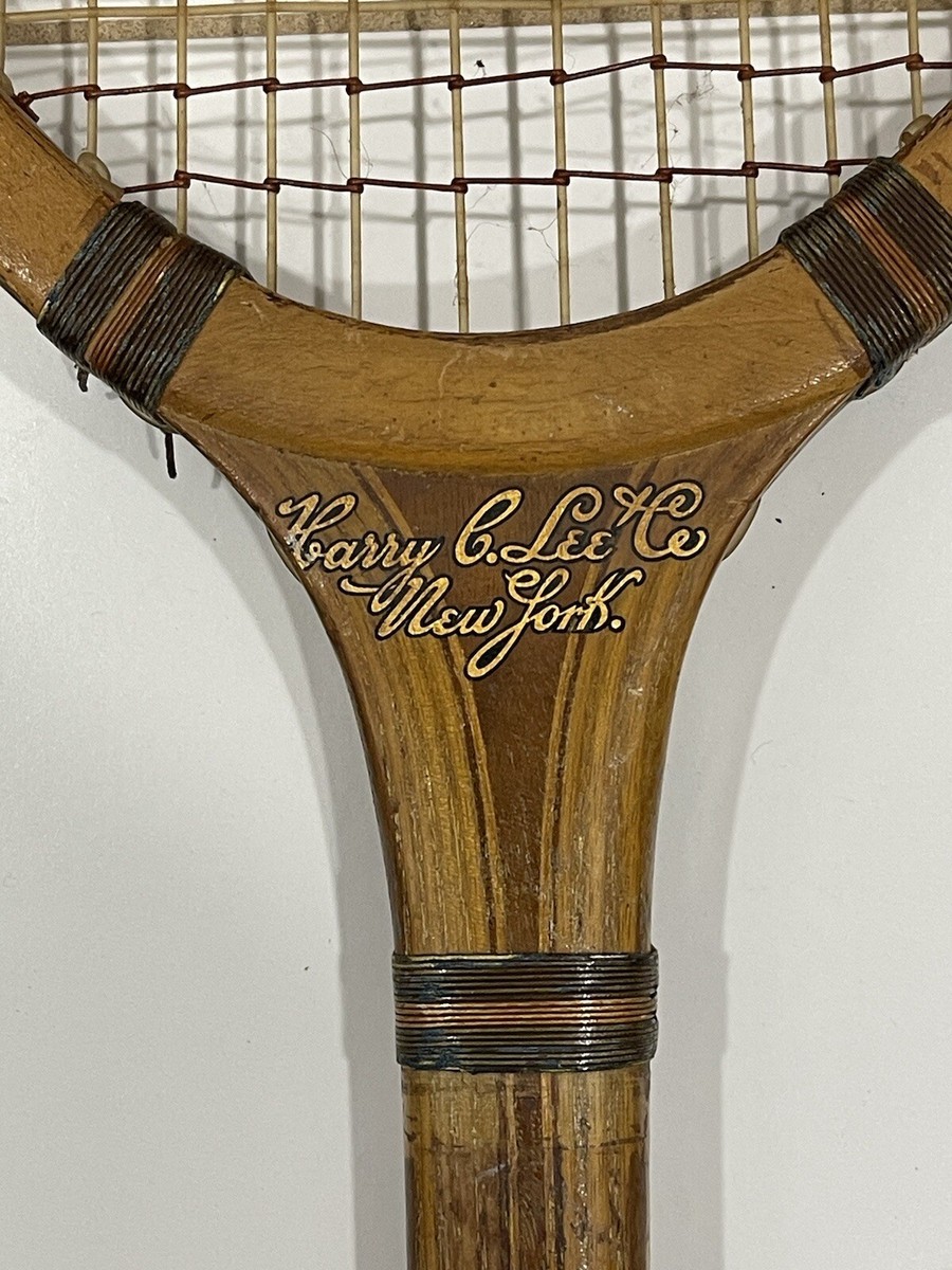 Raquette de tennis carrée antique à dessus carré de Bussey En vente sur