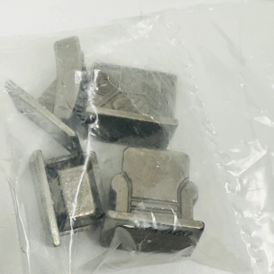 Mattel Tokens SCENE IT TV / Monopoly METAL TV Bandeja - Control remoto - Sillón y TV Foto 3 de 4