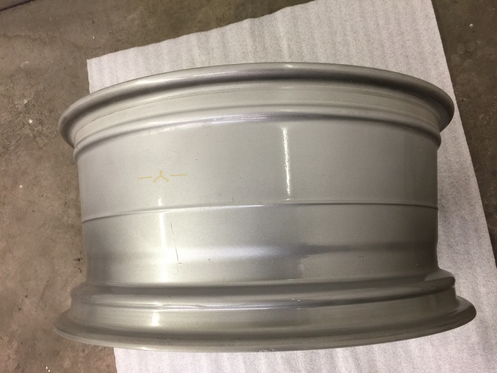 19" ASTON MARTIN  19x8,5 front wheel rim OEM FACTORY
