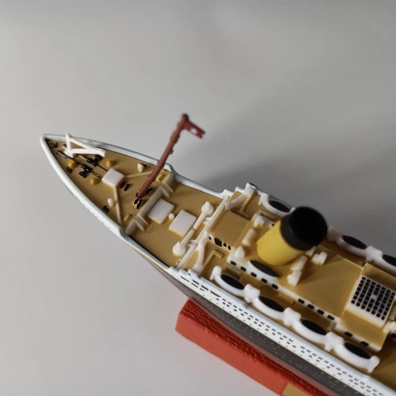 1:1250 Scale Alloy Diecast RMS TITANIC Cruise Ship Model Steamboat Collection - Image 4 of 4
