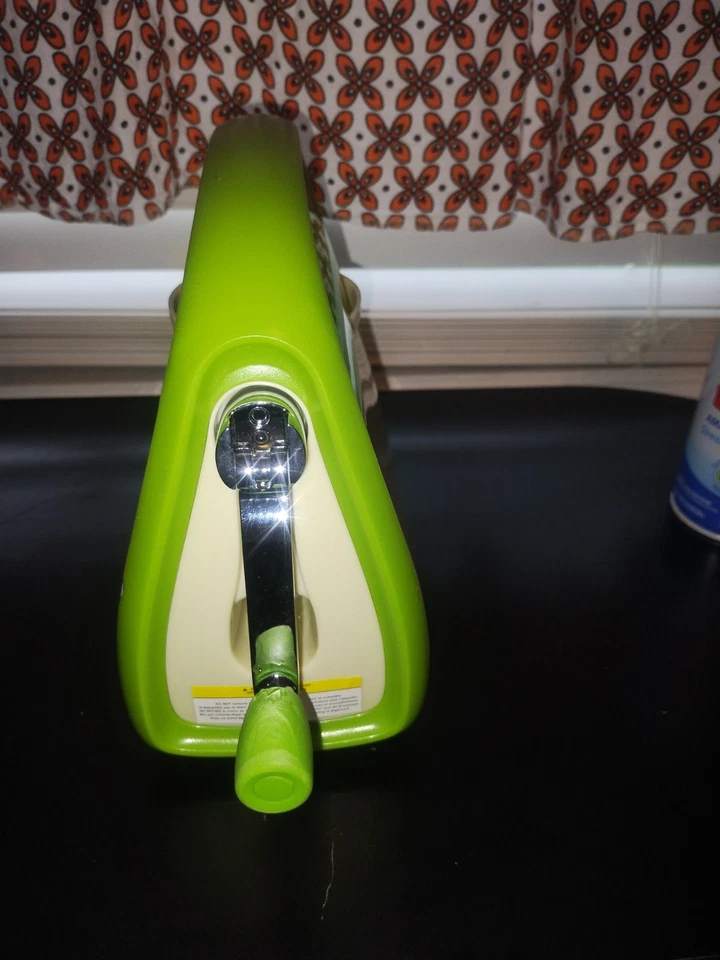 Cricut Cuttlebug Die Cutting Embossing Machine Manual Crank Crafter NICE - Image 4 of 4