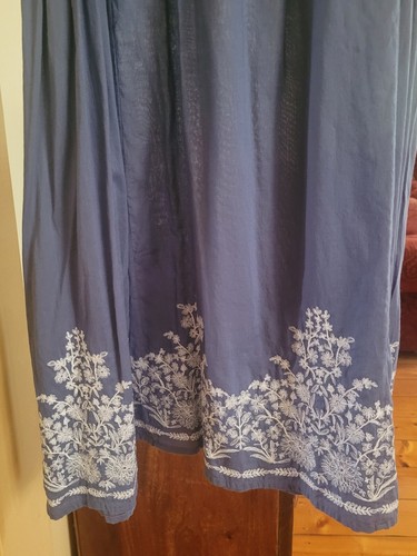 ONE SEASON BLUE COTTON DRESS WITH WHITE EMBROIDERY ON HEM. SZ S. AS NEW. - Picture 15 of 22