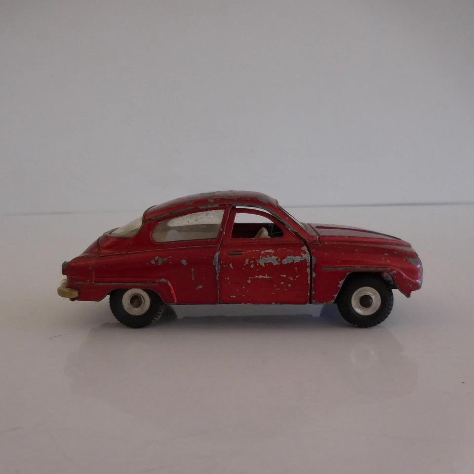 Coche miniatura Saab 96 Meccano Ltd Dinky Toys hecho en Inglaterra Foto 2 de 4