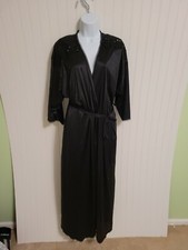 Vintage Vanity Fair USA Black Nylon size medium Belted Wrap Style Robe Lingerie