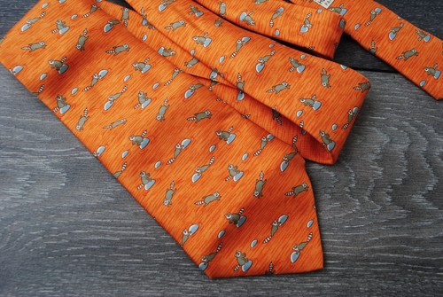 HERMES SILK ORANGE COLOR RACCOON ANIMAL PATTERN 7959 EA MADE IN ITALY RARE MINT! - Picture 4 of 9