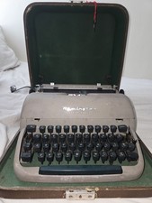 Remington Vintage Typewriter with Carrying Case, Antique 