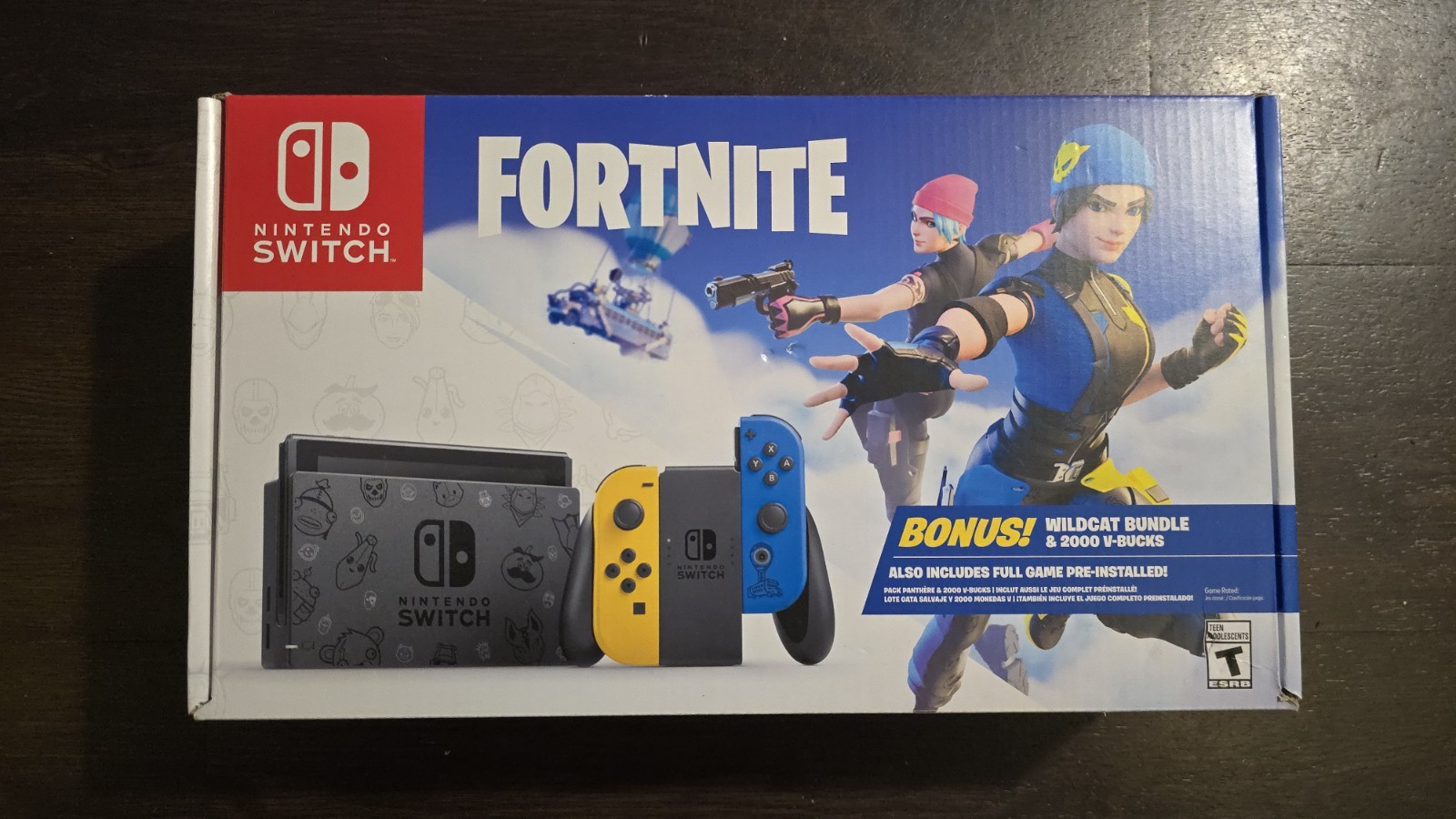 Nintendo Switch Fortnite Wildcat Console Bundle WITH Code + 2000 V-Bucks