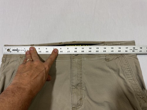 LEE Extreme Motion Cargo Shorts Mens 36 Beige Outdoor Workwear Grunge FLAW - Picture 5 of 7