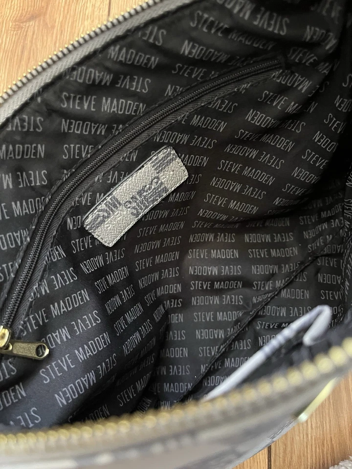 Steve Madden Gris Cuadros SM Logo Cremallera Bolsa - Mediana - Herrajes Dorados Foto 3 de 4