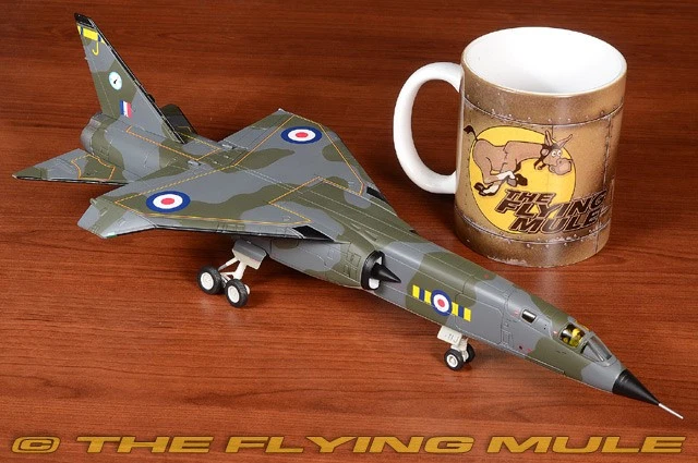 Corgi 1:72 TSR.2 RAF No.40 Sqn XS954 «Что если?» схема окраски - Изображение 4 из 4