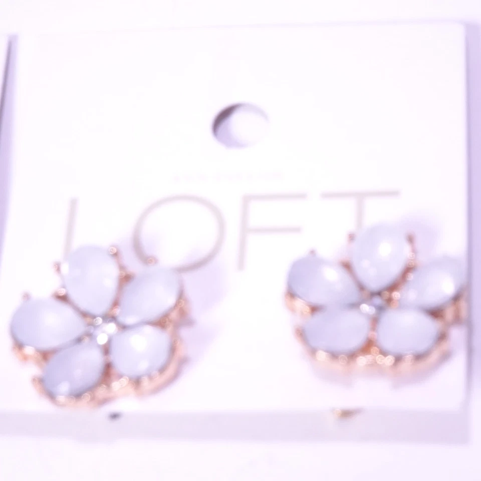 Pendientes Ann Taylor Loft para mujer piedra verde y flor de ópalo nuevos con etiquetas valor 29 Ea 60 Foto 4 de 4