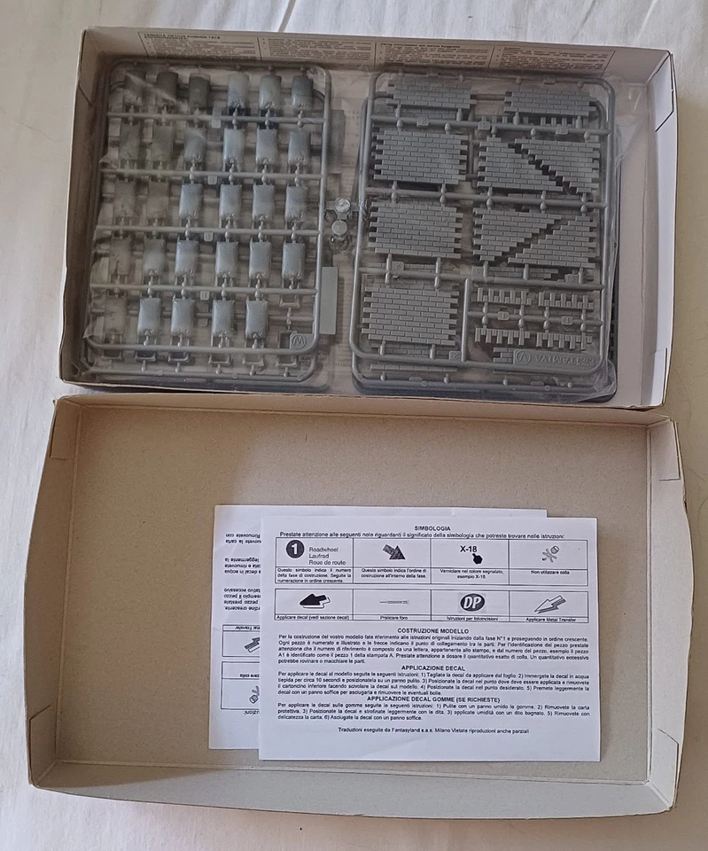 Tamiya, Brick Wall, Sand Bag & Barricade set, scala 1/48. Mint boxed, completo - Immagine 2 di 3
