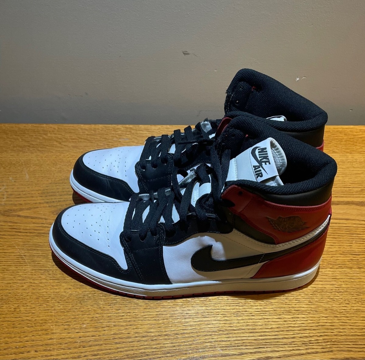 Nike Air Jordan 1 Retro High OG Black Toe (2013) Red White Nike Air Jordan 1 Retro High OG Black Toe (2013) Red White