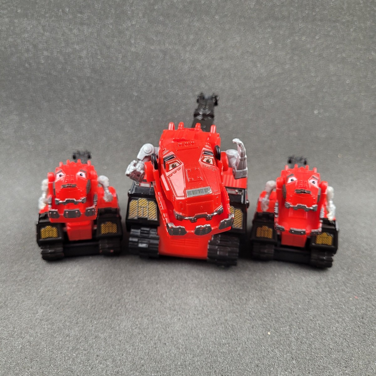【X9843】ディー・ライト/デュウドロップス・イン・ザ・リミックス Netflix DreamWorks Dinotrux Ty Rux 2015 Mattel Action Figure Lot
