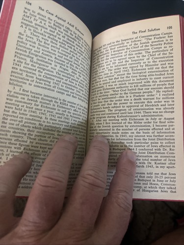 THE CASE AGAINST ADOLF EICHMANN by Henry A. Zeiger Signet Book 1st Printing 1960 - Foto 8 di 10