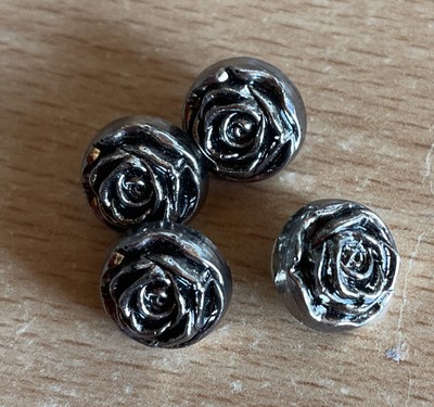 4 Knöpfe 1,2 cm Silber mit einer 3D Rose - Vintage