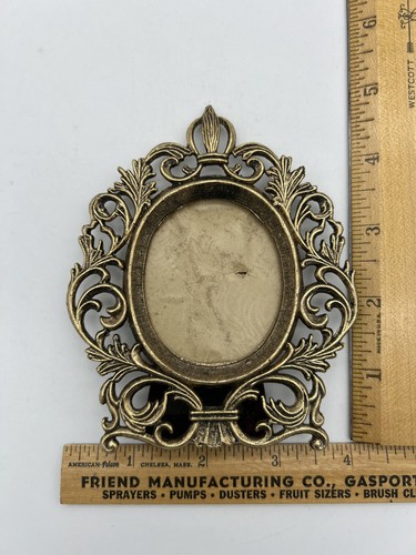 Vtg Small Victorian Baroque Gilded Cast Scroll Ornate Brass Standing Oval Frame - Picture 3 of 8