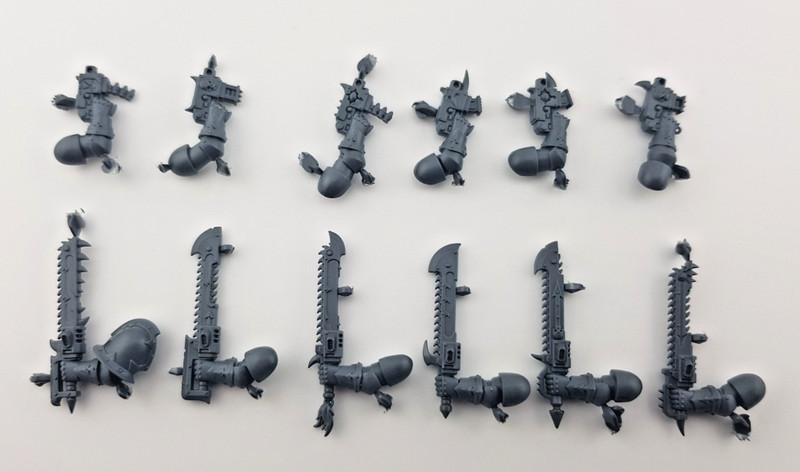 Bolt Pistols & Chainswords - Legionaries - Chaos Space Marines
