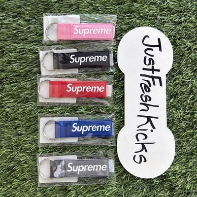 Supreme Webbing Llavero SS26 ROSA NEGRO ROJO REAL NIEVE CAMUFLAJE CONJUNTO COMPLETO AUTÉNTICO - Imagen 1 de 4