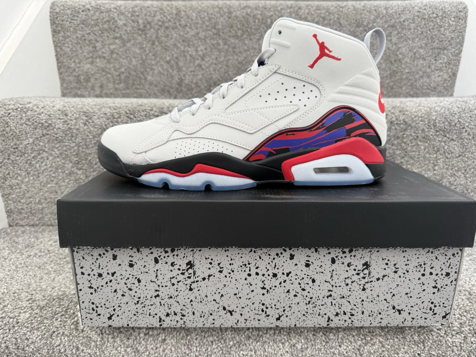 Nike Air Jordan MVP Raptors Sneakers in pelle grigio neutro [DZ4475 026] UK 10